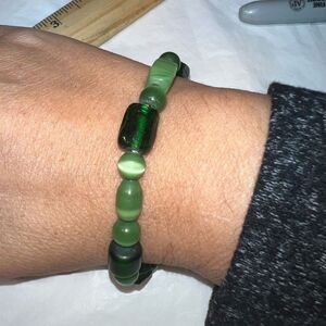 Green Art Glass Stretch Bracelet‎